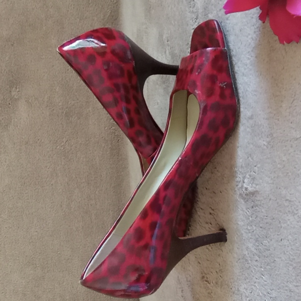 TAHARI | Red Black Patent Heel - Picture 10 of 10
